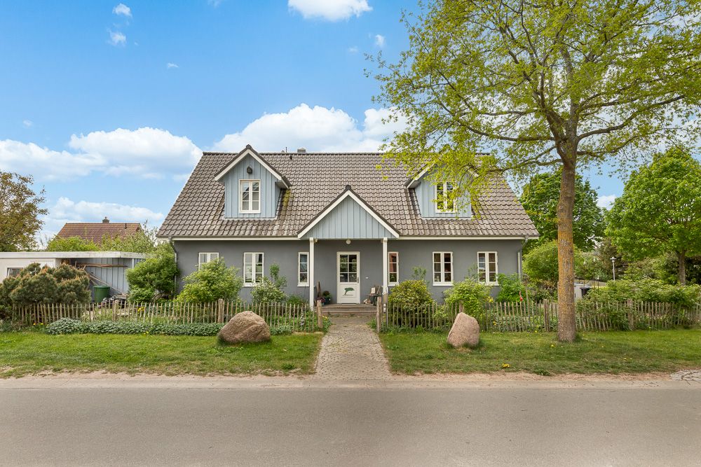 Architektenhaus im skandinavischen Stil mit Naturgarten – Ostseenähe inklusive